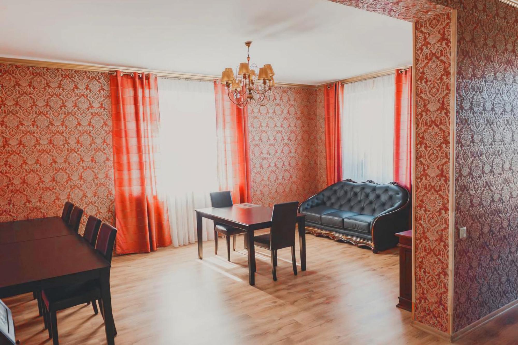 Family Hotel 陶格夫匹尔斯 外观 照片